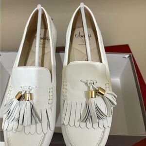 Rangoni White Fringe Tassel Flats